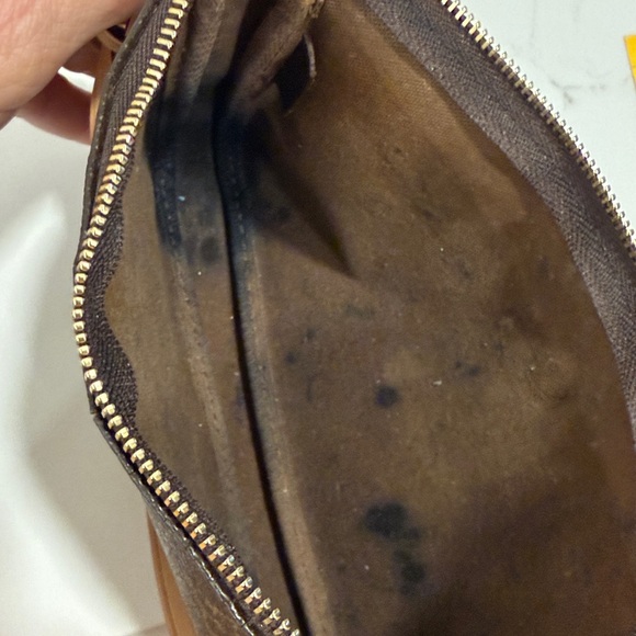 Louis Vuitton Pochette Monogram - Picture 8 of 8